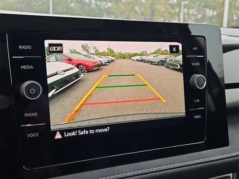 New 2025 Volkswagen Taos SE image 8