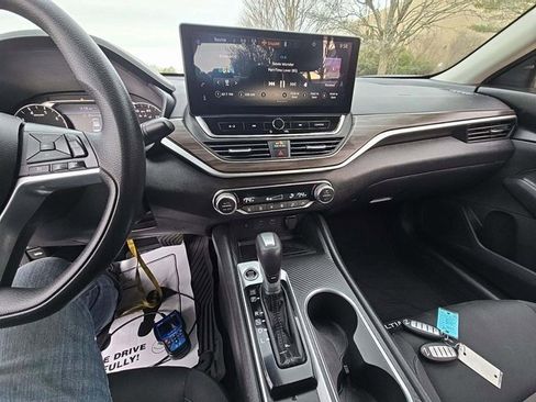 Used 2025 Nissan Altima 2.5 SV w/ SV Special Edition Package image 9