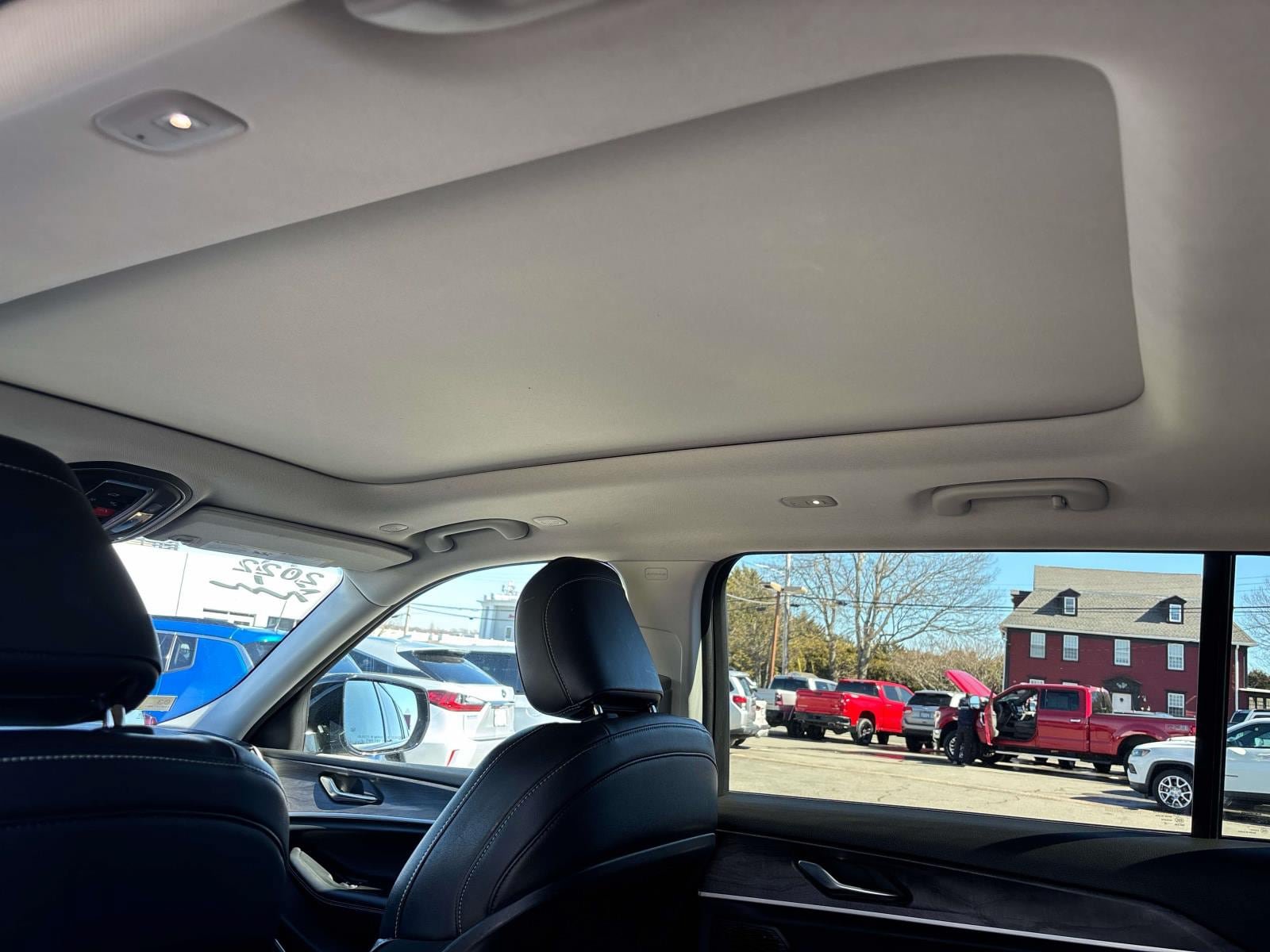 Used 2022 Jeep Grand Cherokee L Limited AWD/4WD image 9