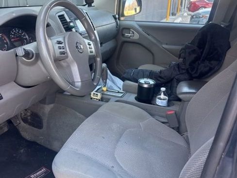 Used 2018 Nissan Frontier SV image 5