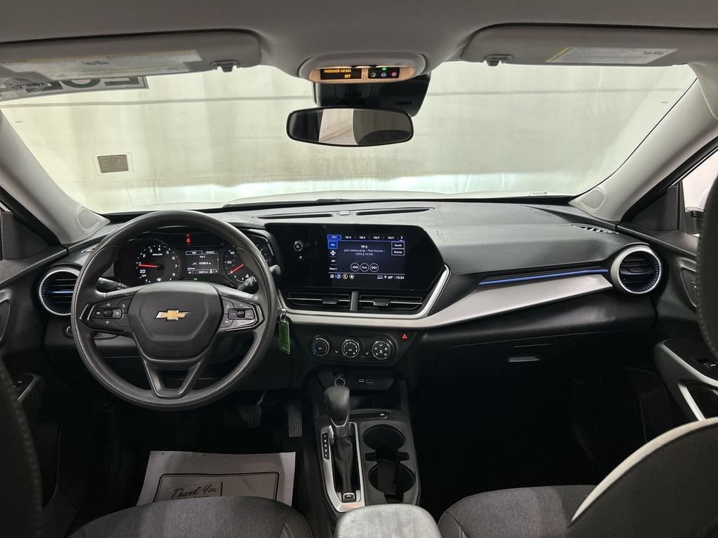 Used 2024 Chevrolet Trax LS w/ LS Convenience Package FWD image 18