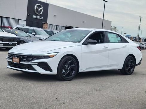 New 2026 Hyundai Elantra SEL Sport FWD image 2