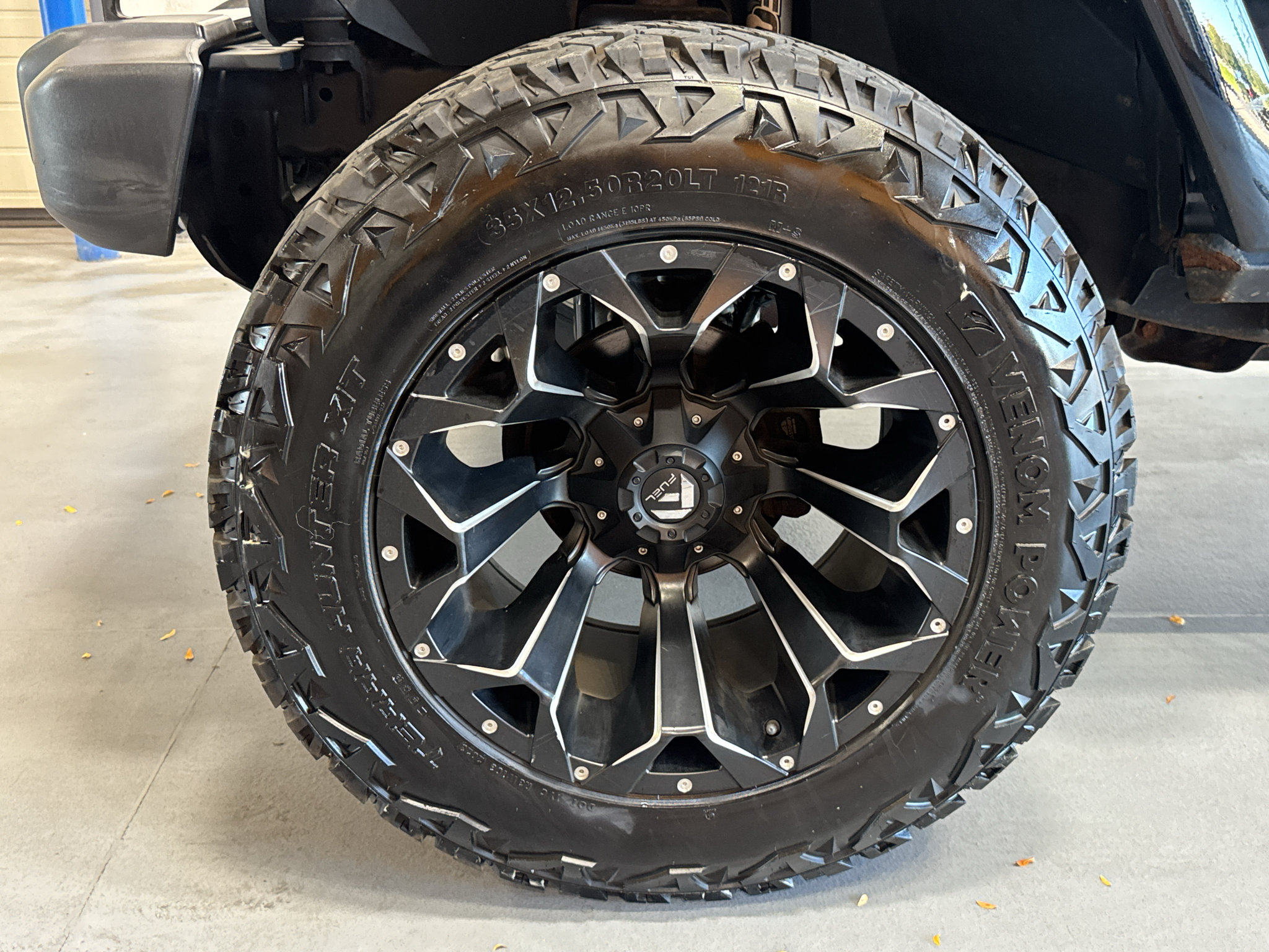 Used 2018 Jeep Wrangler Unlimited Sahara AWD/4WD image 9