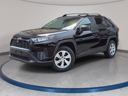 Used 2020 Toyota RAV4 LE AWD/4WD image 1