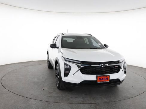 Used 2025 Chevrolet Trax RS w/ Sunroof Package image 3