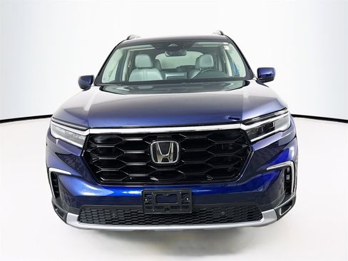 Used 2024 Honda Pilot Touring image 2