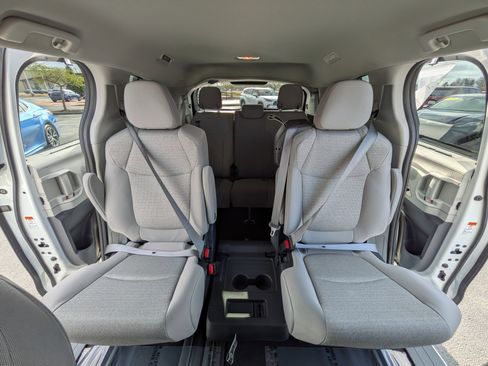 Used 2024 Toyota Sienna LE image 22