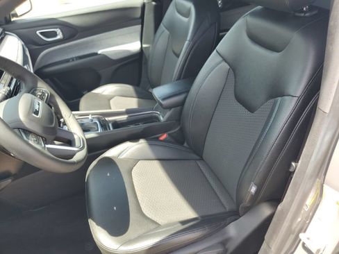 Used 2024 Jeep Compass Latitude AWD/4WD image 25