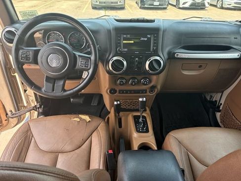 Used 2016 Jeep Wrangler Unlimited Sahara w/ Max Tow Package AWD/4WD image 9