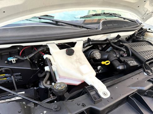 Used 2011 GMC Savana 3500 image 35