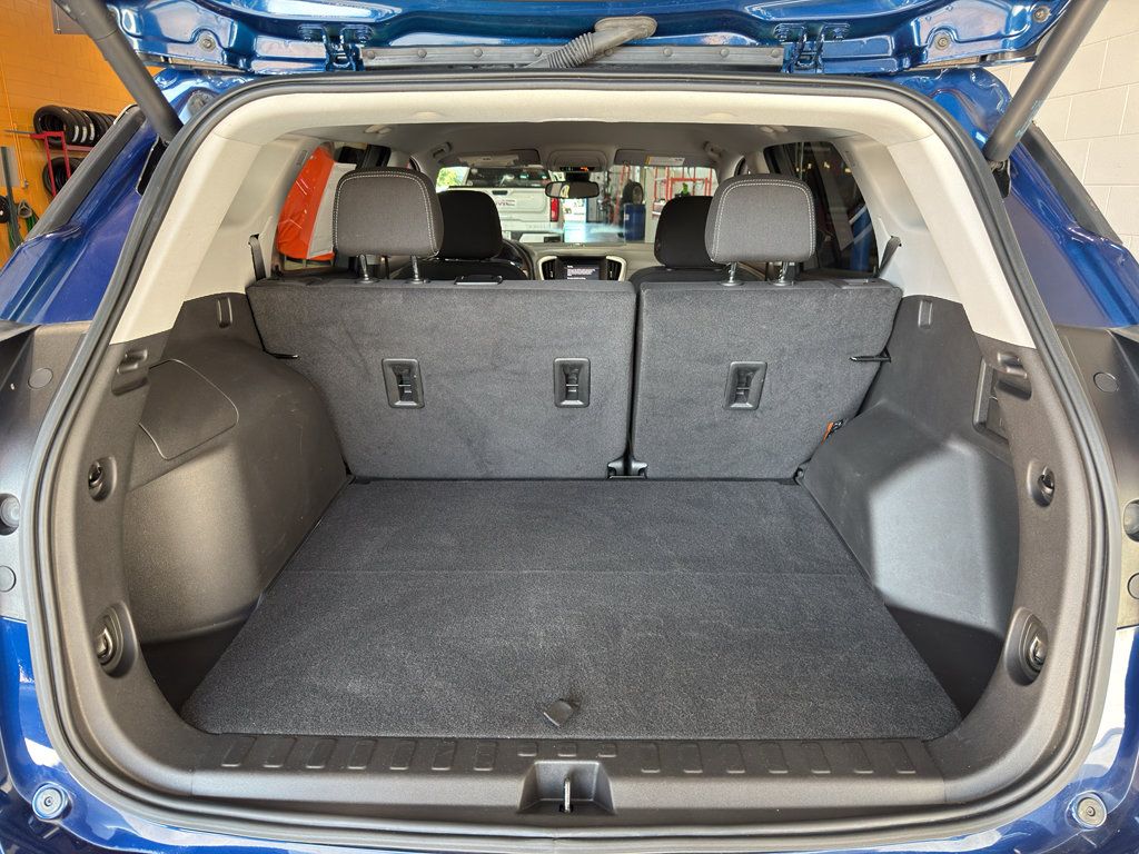 Used 2023 GMC Terrain SLE w/ Driver Convenience Package FWD image 20