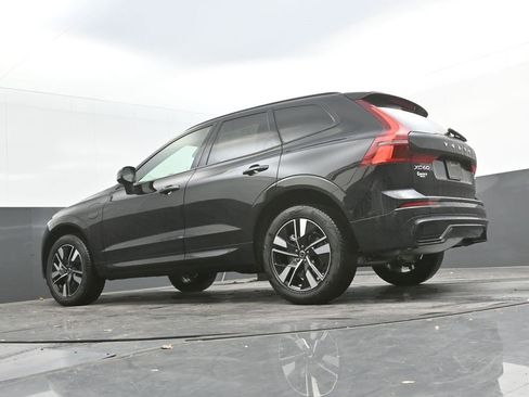 New 2026 Volvo XC60 T8 Core w/ Climate Package image 32