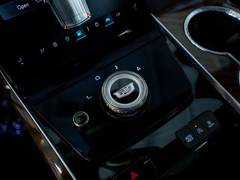 Used 2026 Cadillac Escalade ESV Platinum Sport w/ LPO, ONYX Package image 39