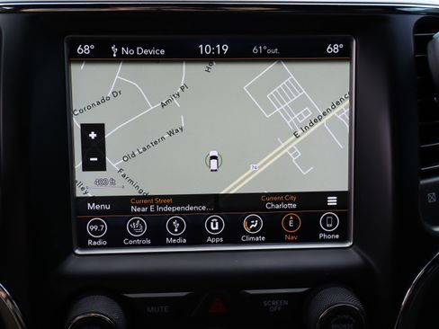 Used 2018 Jeep Grand Cherokee Altitude image 24