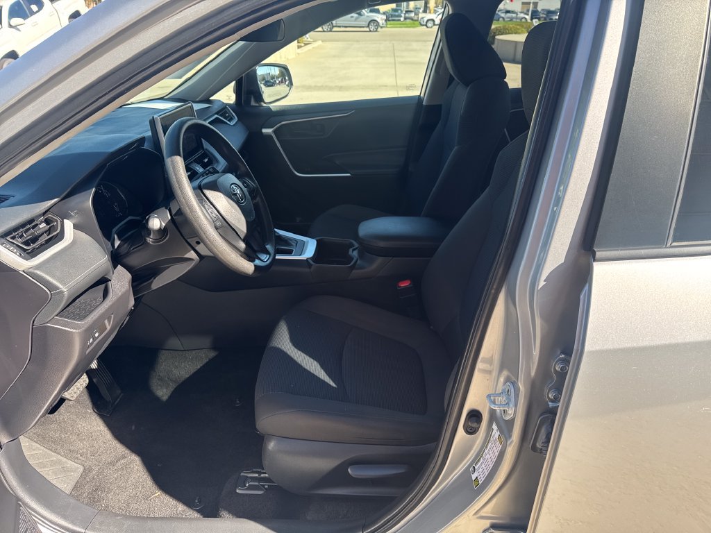 Used 2025 Toyota RAV4 LE AWD/4WD image 9