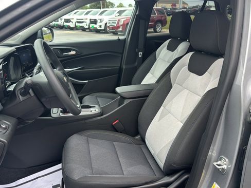 Used 2025 Chevrolet Trax LS w/ LS Convenience Package image 14
