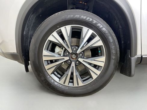 Used 2023 Nissan Rogue SV image 32