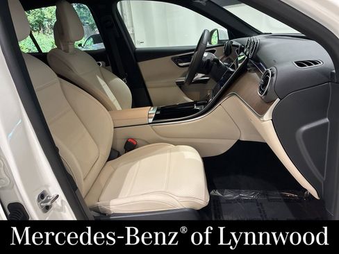 Used 2025 Mercedes-Benz GLC 350e 4MATIC image 20