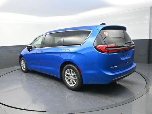 New 2026 Chrysler Pacifica Select image 7