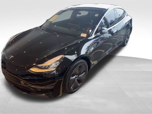 Used 2019 Tesla Model 3 Standard Range Plus image 1