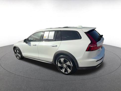 Used 2025 Volvo V60 B5 Cross Country Plus image 10