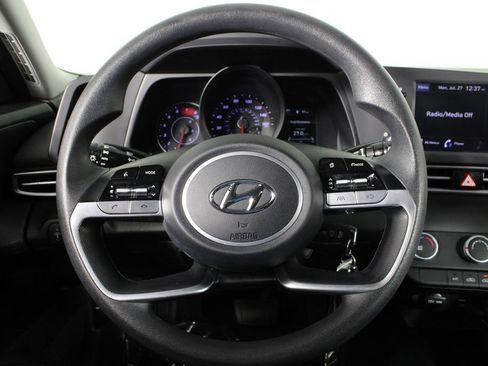 Certified 2023 Hyundai Elantra SE FWD image 10
