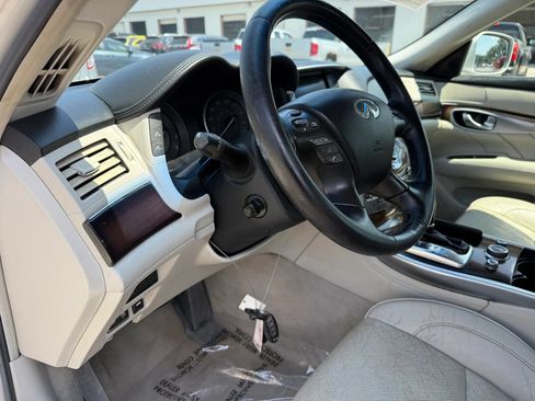 Used 2011 INFINITI M37 w/ Deluxe Touring Pkg RWD image 17