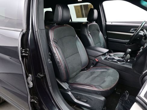 Used 2019 Ford Explorer XLT w/ Equipment Group 202A image 14