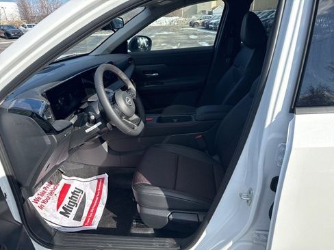 New 2026 Nissan Kicks SR w/ Cold Weather Package image 10