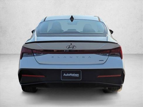 Used 2025 Hyundai Elantra SEL FWD image 7