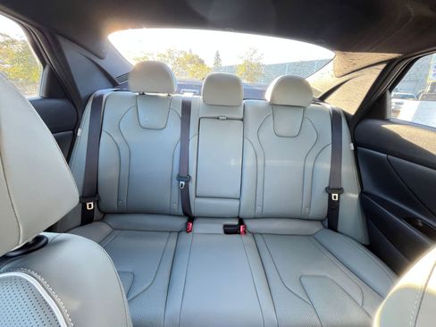 Used 2025 Hyundai Elantra Limited image 40