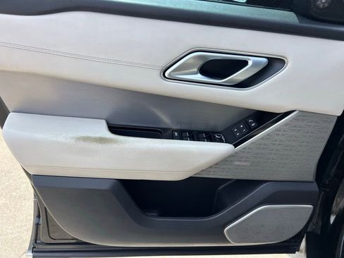 Used 2019 Land Rover Range Rover Velar R-Dynamic SE image 34