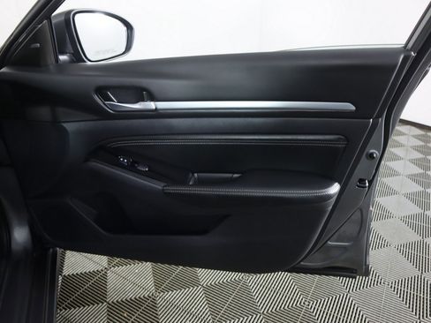 Used 2023 Nissan Altima 2.5 SV w/ SV Premium Package image 24