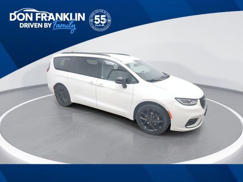 Used 2024 Chrysler Pacifica Touring-L w/ S Appearance Package FWD image 1