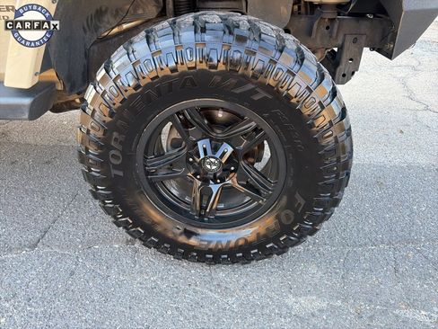 Used 2017 Jeep Wrangler Unlimited Sahara w/ Connectivity Group image 9