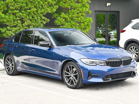 Used 2022 BMW 330i Sedan w/ Driving Assistance Package RWD image 3