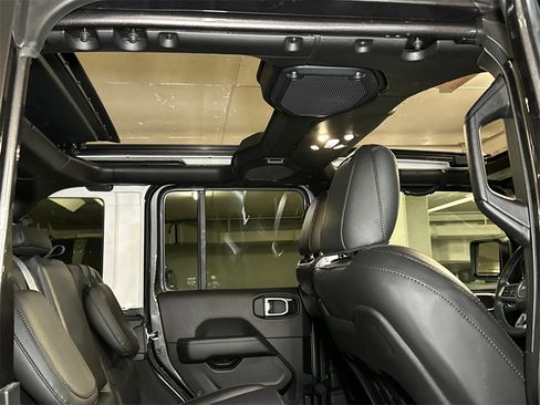 Used 2022 Jeep Wrangler Unlimited Rubicon 4xe w/ Cold Weather Group image 17