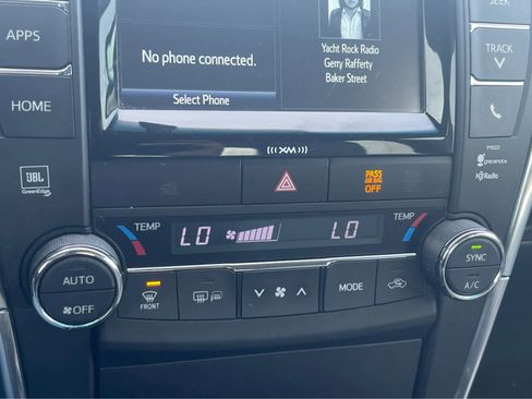 Used 2017 Toyota Camry XSE image 16