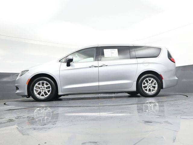 Used 2023 Chrysler Voyager LX FWD image 37
