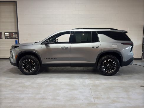 Used 2024 Chevrolet Traverse Z71 w/ Enhanced Driving Package image 2