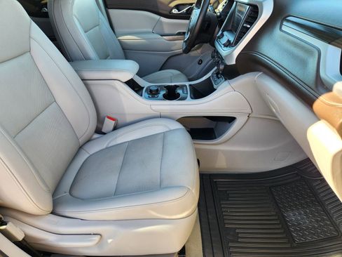 Used 2023 GMC Acadia SLT image 17
