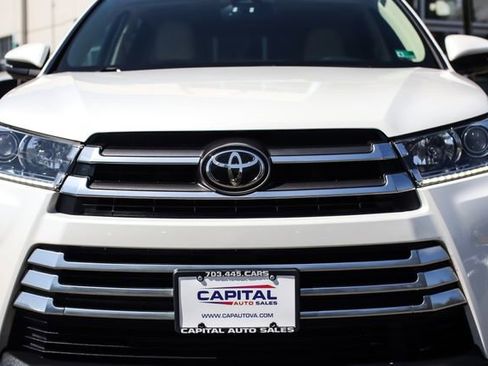 Used 2017 Toyota Highlander Limited w/ Carpet Mat Package image 15