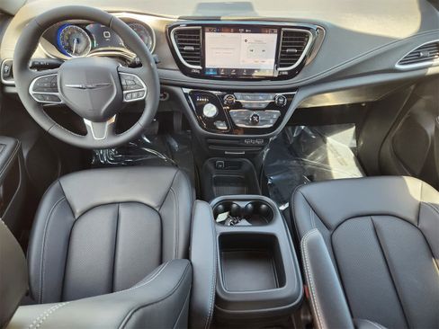 New 2025 Chrysler Pacifica Select w/ Fav Edition Package image 20