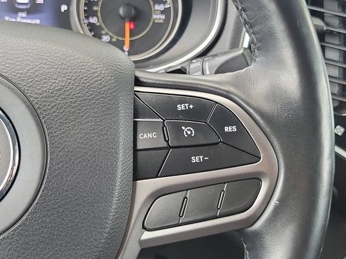 Used 2019 Jeep Cherokee Limited AWD/4WD image 35