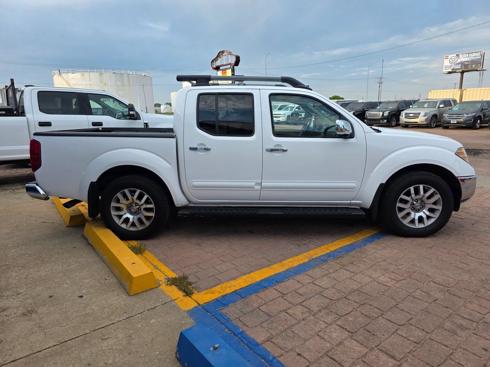 Used 2009 Nissan Frontier LE w/ LE Value Truck Pkg AWD/4WD image 4