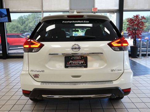 Used 2017 Nissan Rogue SV AWD/4WD image 15