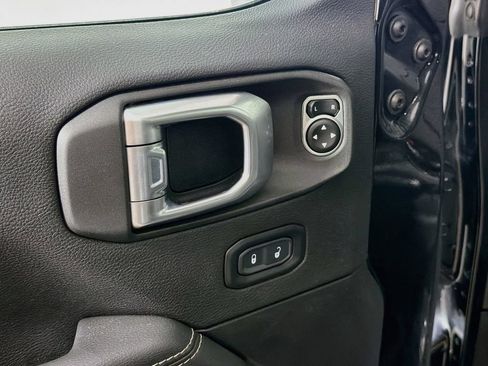Used 2023 Jeep Wrangler Unlimited Sahara AWD/4WD image 18