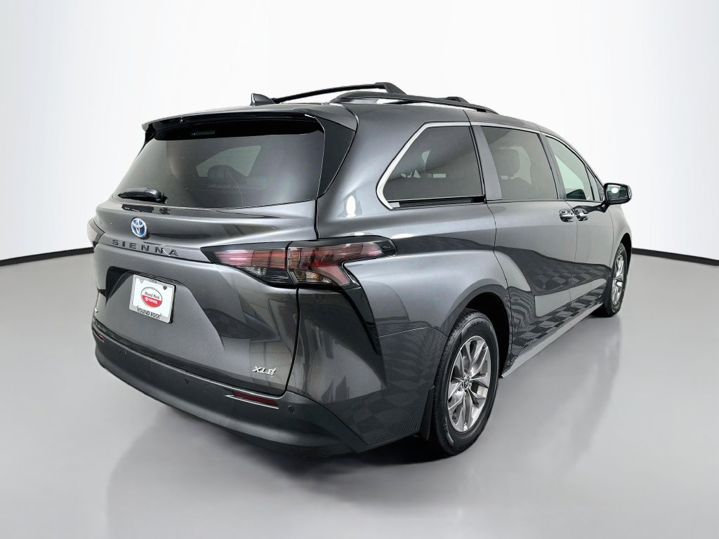 Certified 2025 Toyota Sienna XLE w/ XLE Plus Package FWD image 5