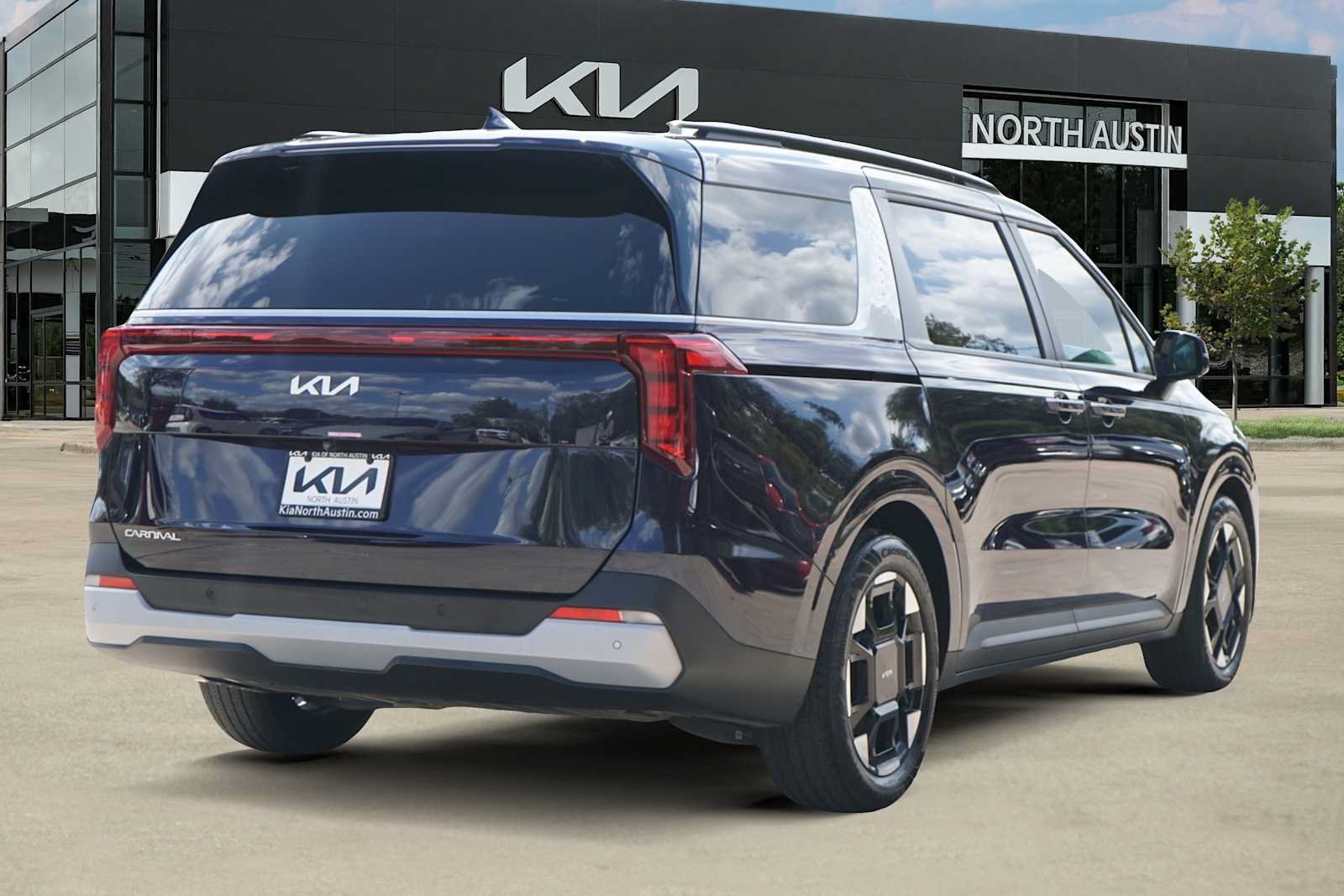 Certified 2025 Kia Carnival EX FWD image 5