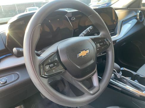 Used 2025 Chevrolet Trax LT image 28